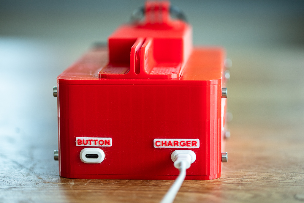 Box with USB-C-cable in charging port