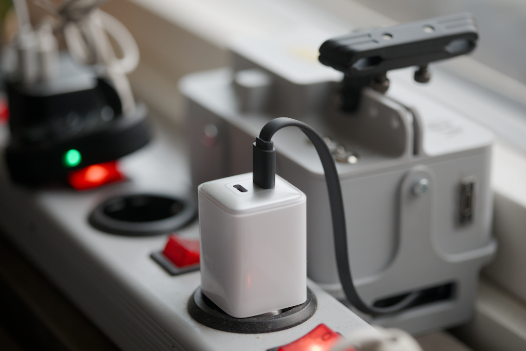 Box with USB-C-cable in charging port