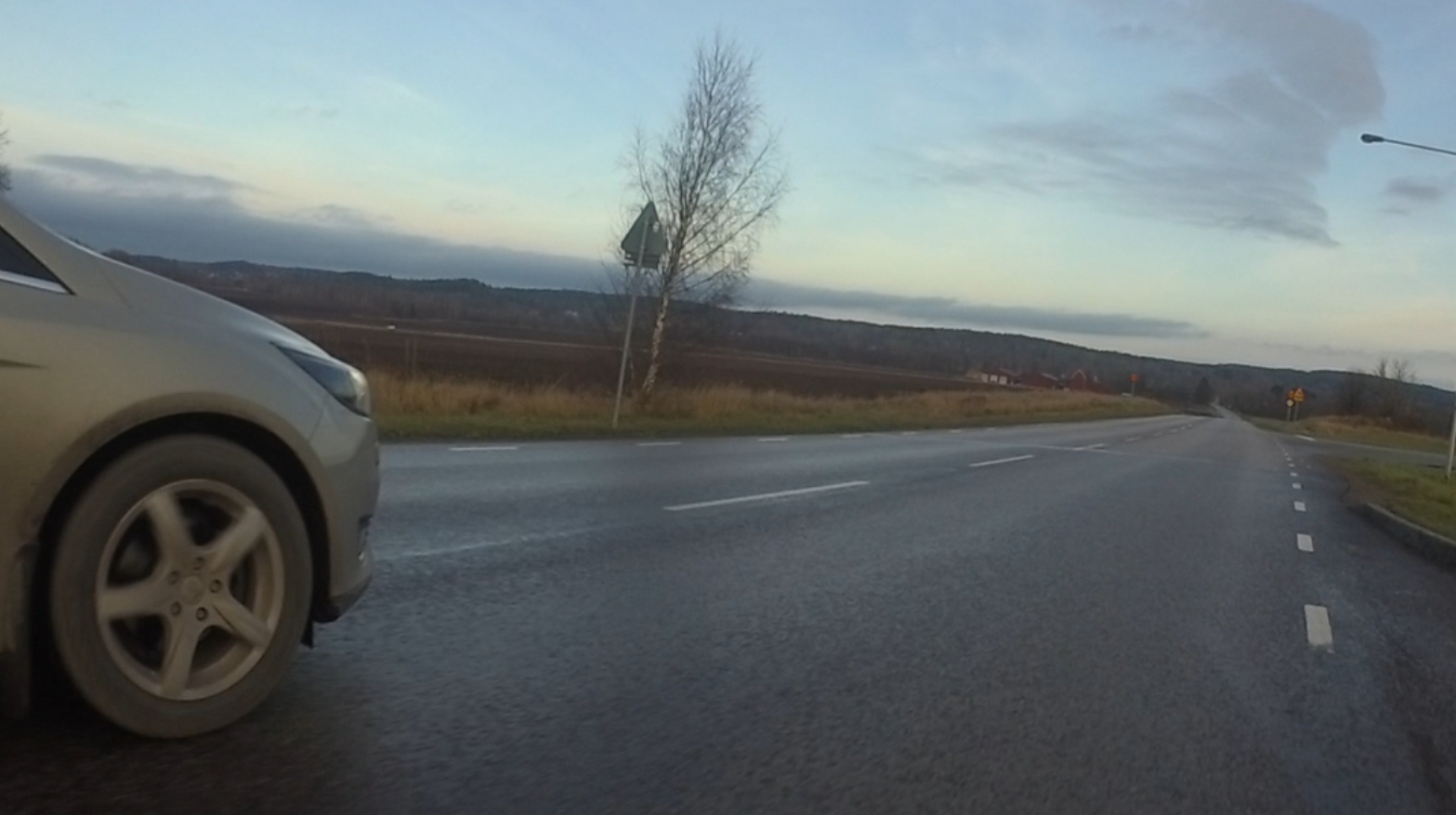 Overtaking car next to a cyclist