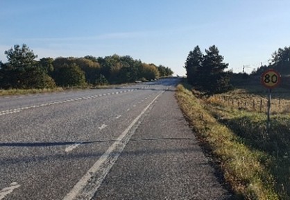 Wide road shoulder